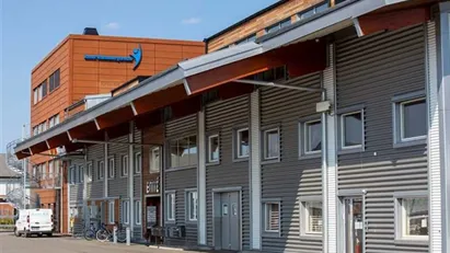 Tvåplanslokal med ljus och rymd – Nära till allt som ni behöver i populära Norrmalm!